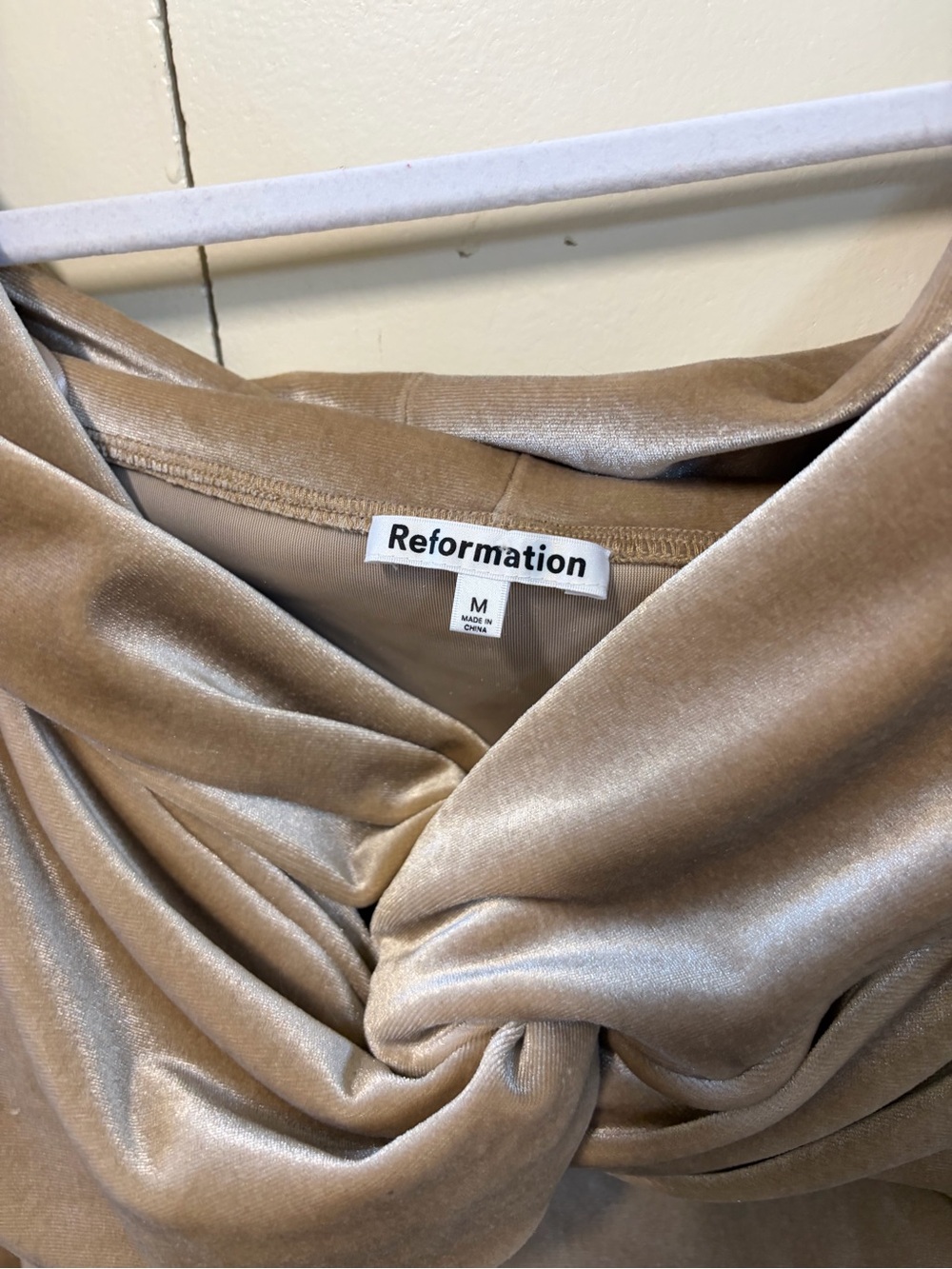 Reformation Ezlynn Off The Shoulder Top Velvet Knit Prosecco Gold in M - Picture 6 of 10